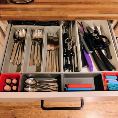 Neat and tidy cuttlery drawer